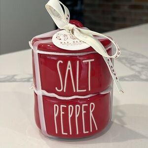 Cute. Rae Dunn SALT PEPPER.